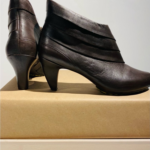 Tsubo Chocolate Brown Leather Bootie - Picture 10 of 10